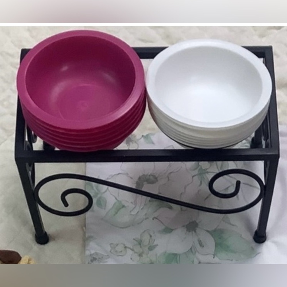 Dog Bowls & Pet Feeder. Stainless Steels Bowls are listed separately.